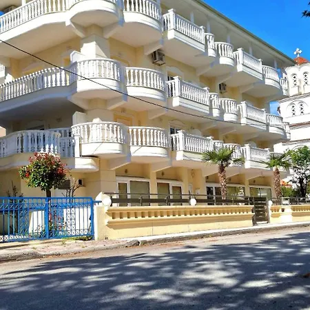 Victoria Aparthotel *